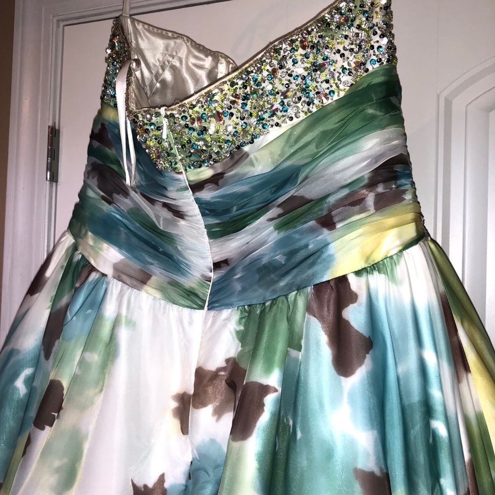Tony Bowls Prom dress - Picture 3 of 5